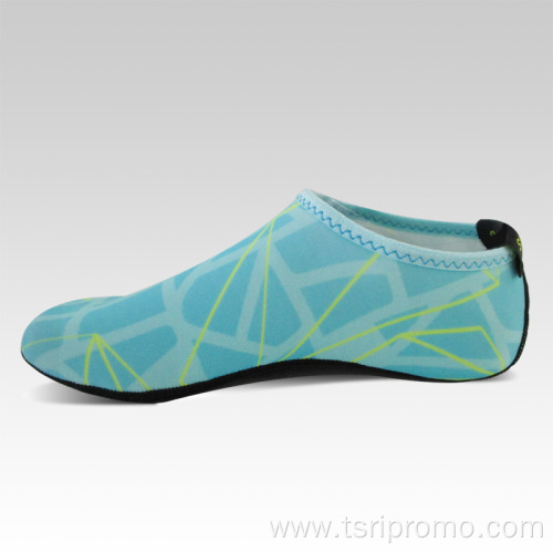 Comfortable beach swimming shoes with soft sole